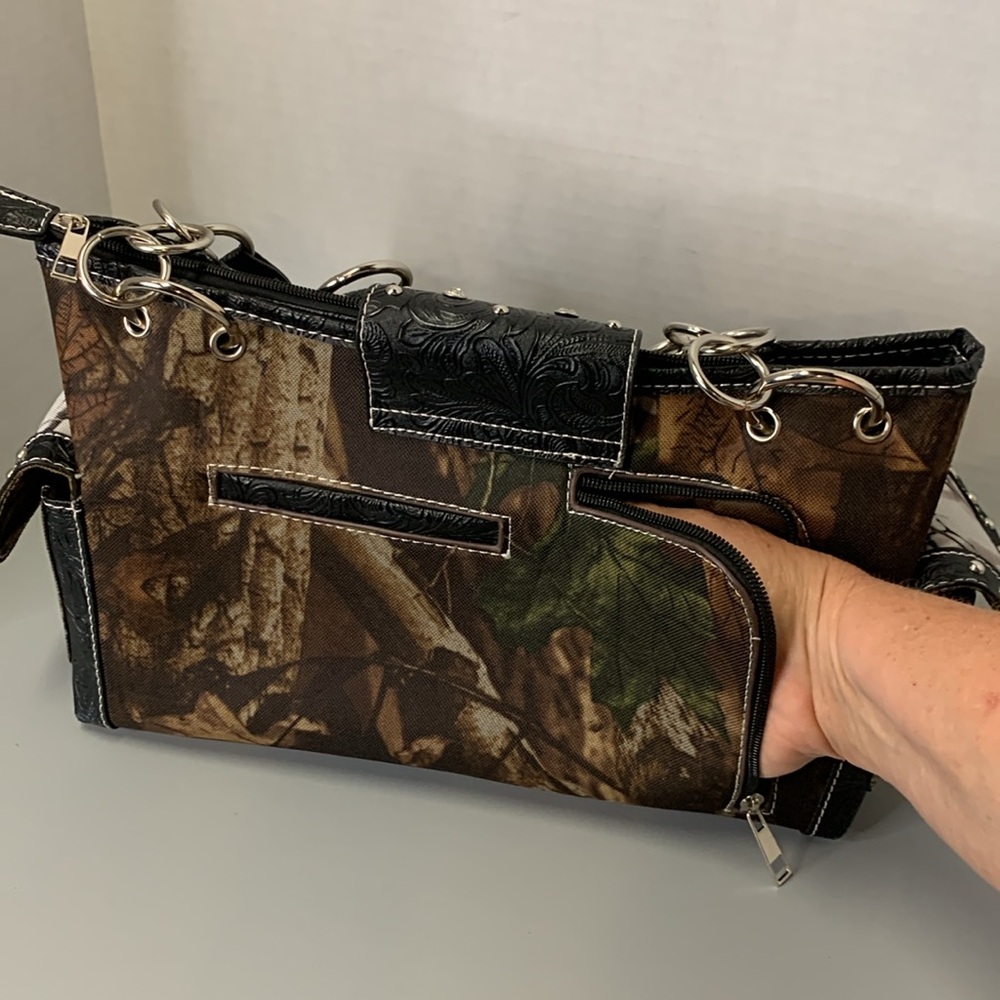 Cowgirl Trendy Camouflage Conceal & Carry Women's Bag - Picture 8 of 14